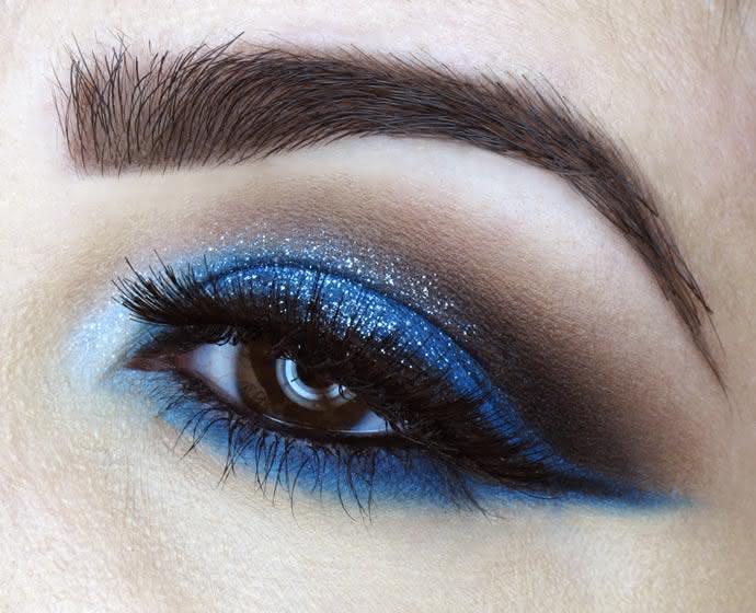 Maquiagem Preta e Azul