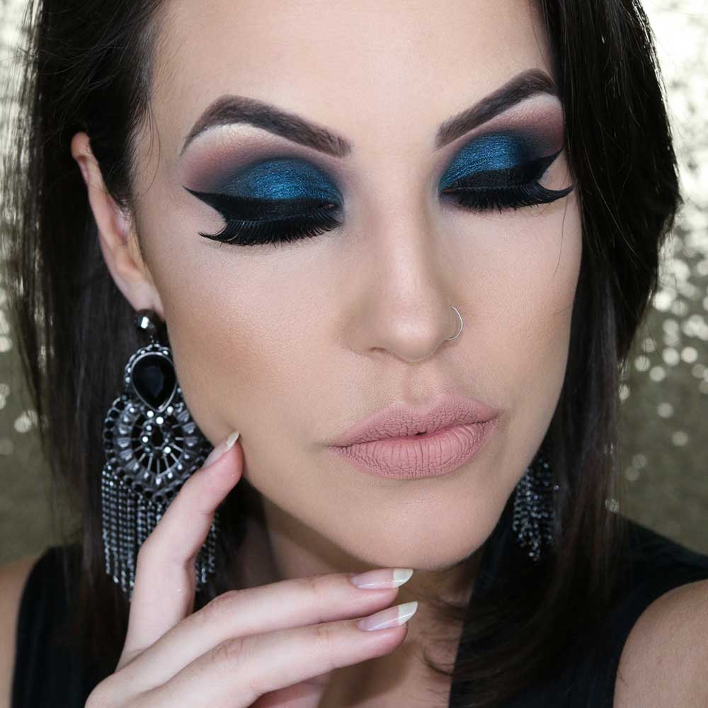 Maquiagem Preta e Azul