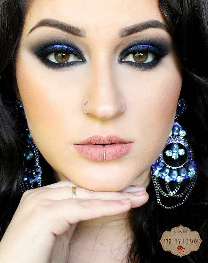 Maquiagem Preta e Azul