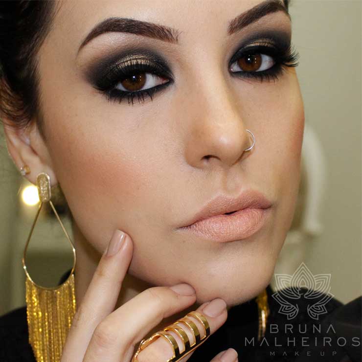 Maquiagem Preta e Dourada