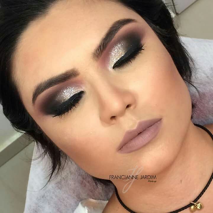 Maquiagem Preta e Prata