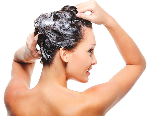 Limpeza com Shampoo anticaspa