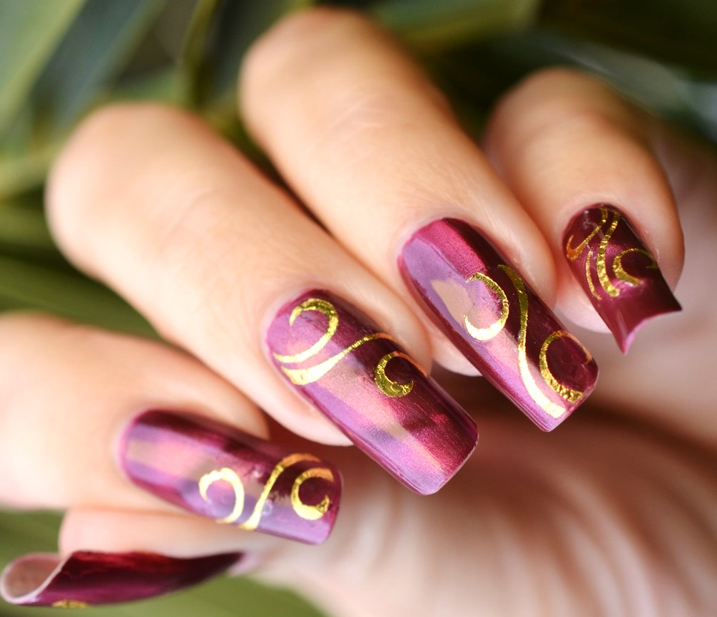 Película para unhas sofisticadas com dourado